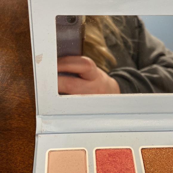 Kylie Cosmetics Chill Baby eyeshadow Palette - Picture 8 of 8